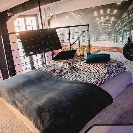 Апартаменты Loft Przedzalnia Жирардув Экстерьер фото