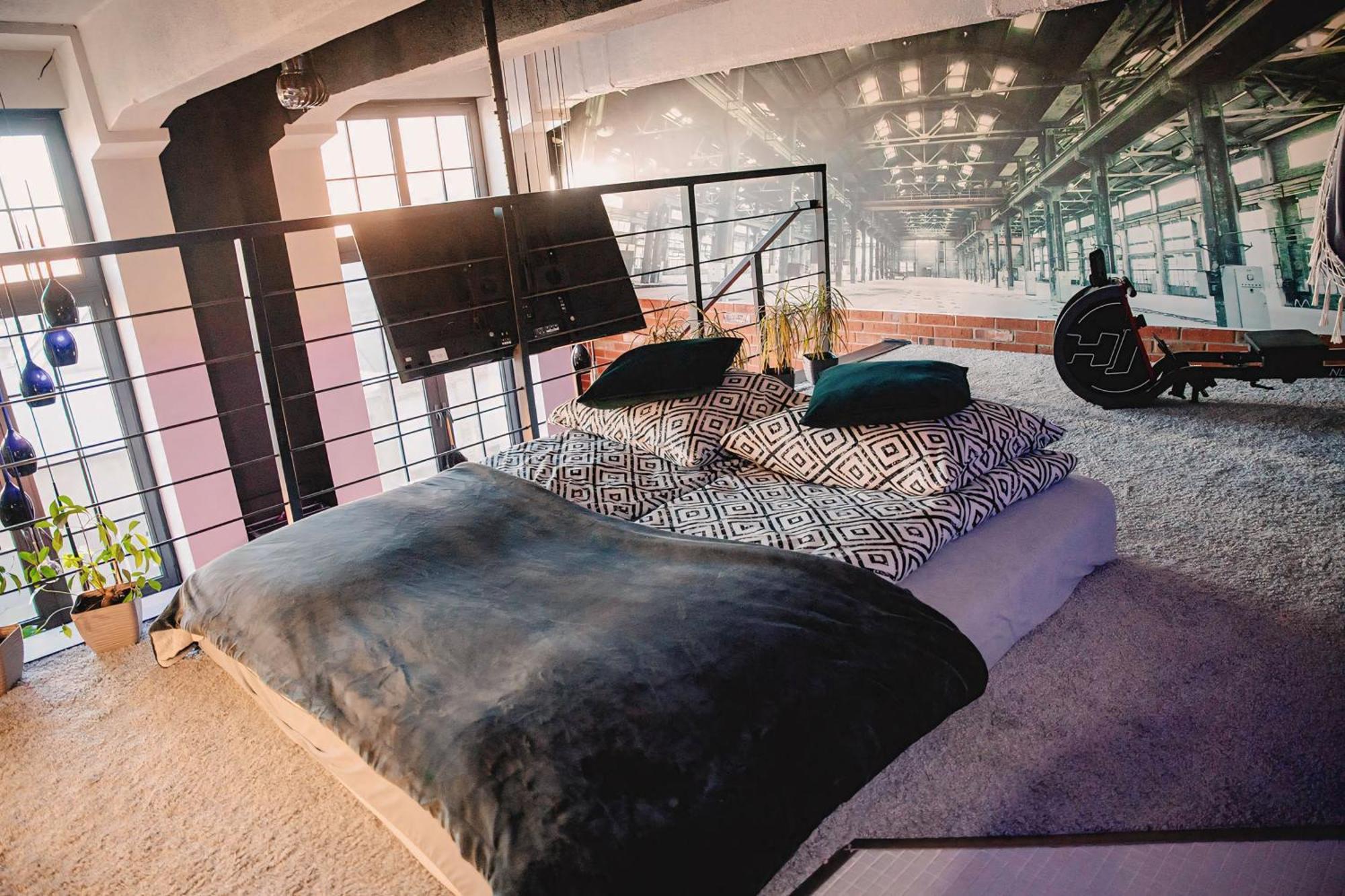Апартаменты Loft Przedzalnia Жирардув Экстерьер фото